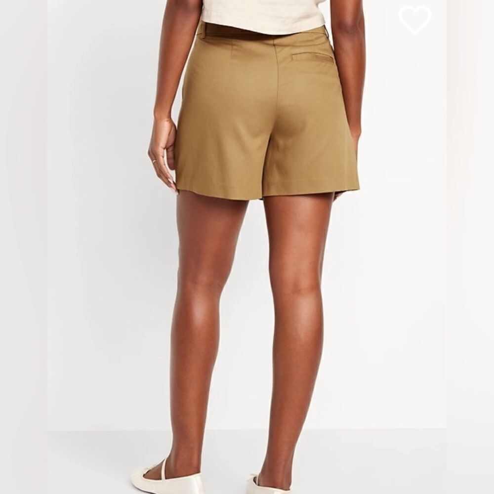 🆕 OLD NAVY | Extra High Waisted Taylor Trouser Shorts Size Small Clifftop Khaki - Picture 3 of 6